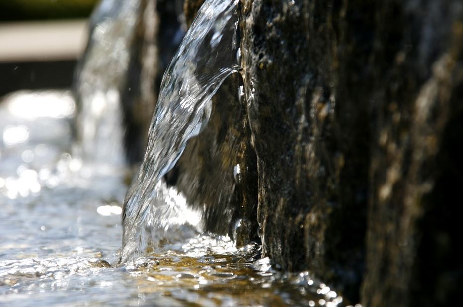 Agua embotellada vs agua filtrada: ¿qué opción es mejor?